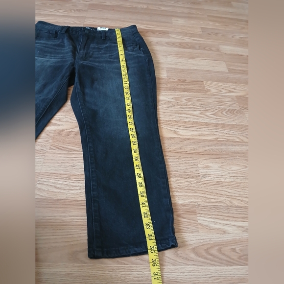 Time and Tru Women's High-Rise Black Jeans - Picture 5 of 8